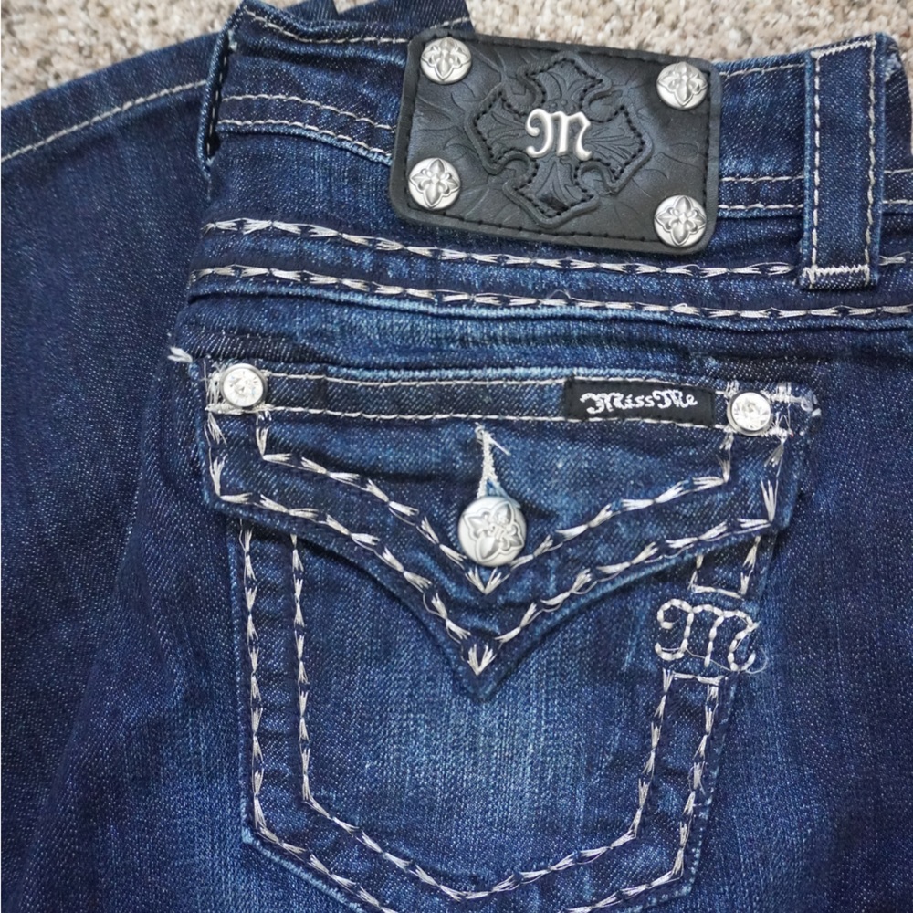NWT Miss Me Boot Cut Low Rise Jeans Size 28